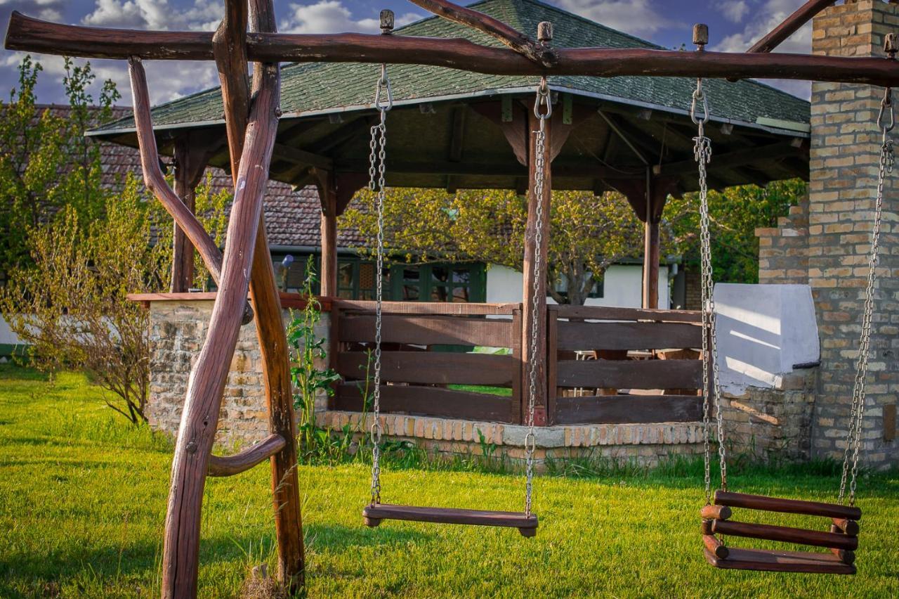 Etno Salas - Etno Ranch - Seosko Turisticko Domacinstvo Villa Palić Exterior foto